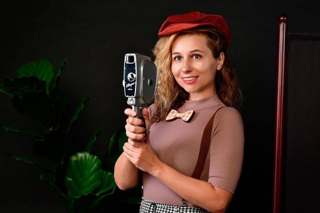 How to Rock 70s Vibes in Your Modern Wardrobe