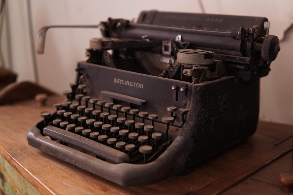 Turn Old Buttons & Zippers into Unique Fashion Flair